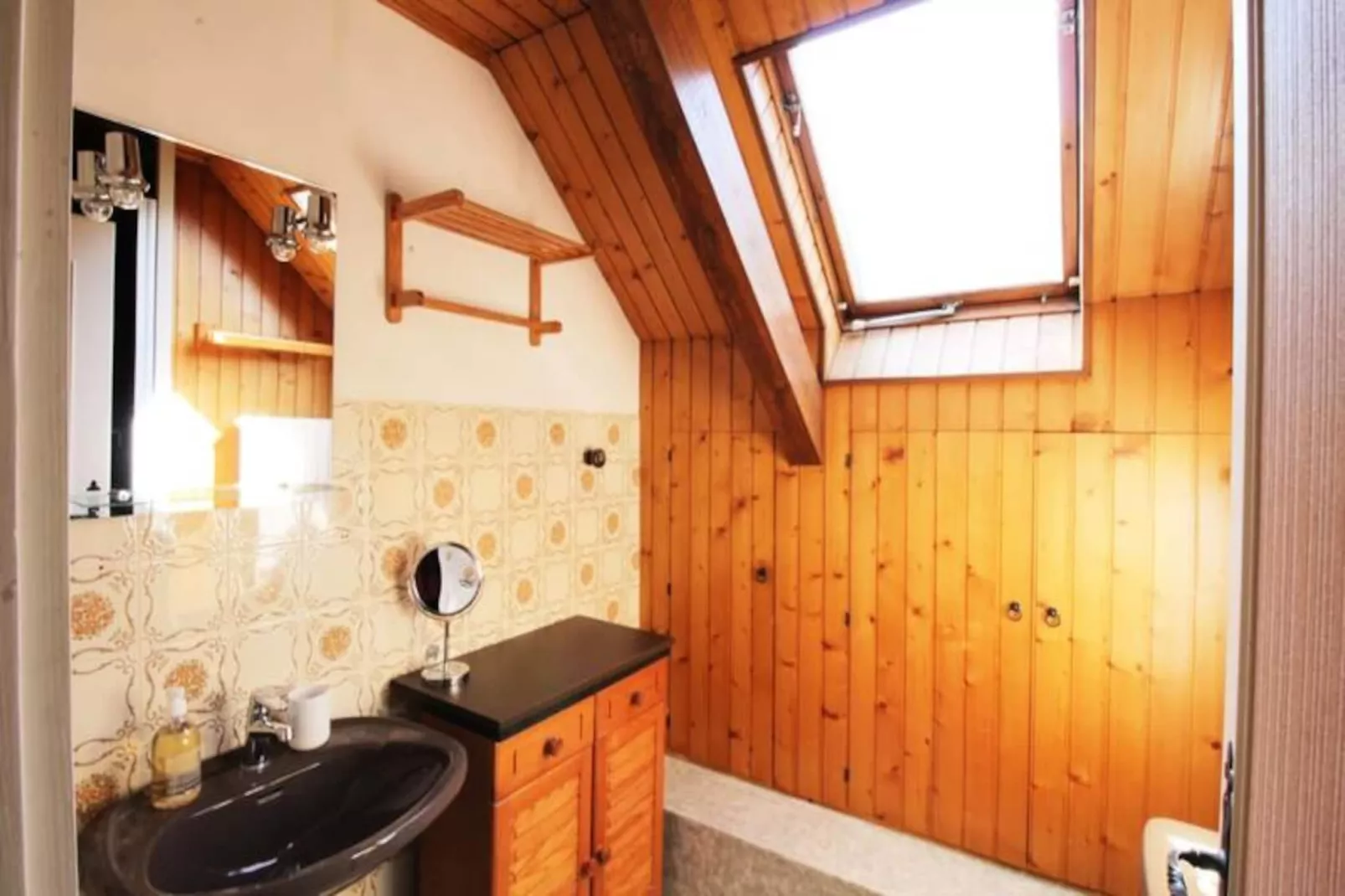 Belle Villa Sur Les Coteaux Du Lac D'aiguebelette!-Image-tags.