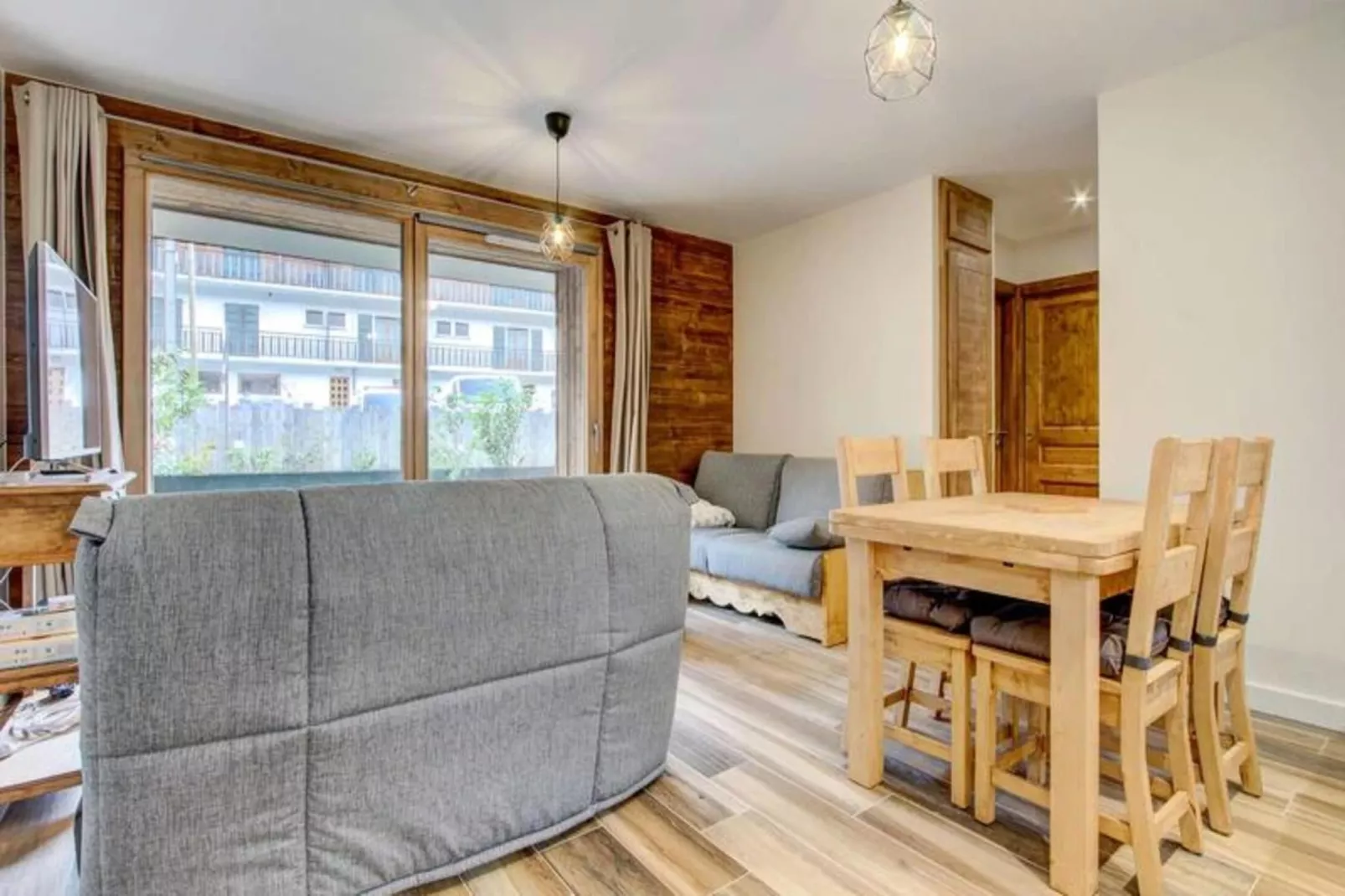 Résidence Le Lapia-Buitenkant zomer