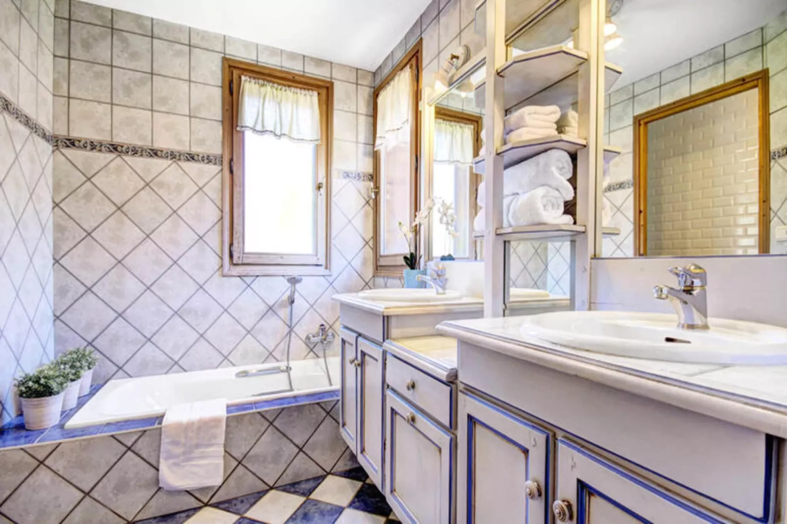 Résidence Lolana-Badkamer