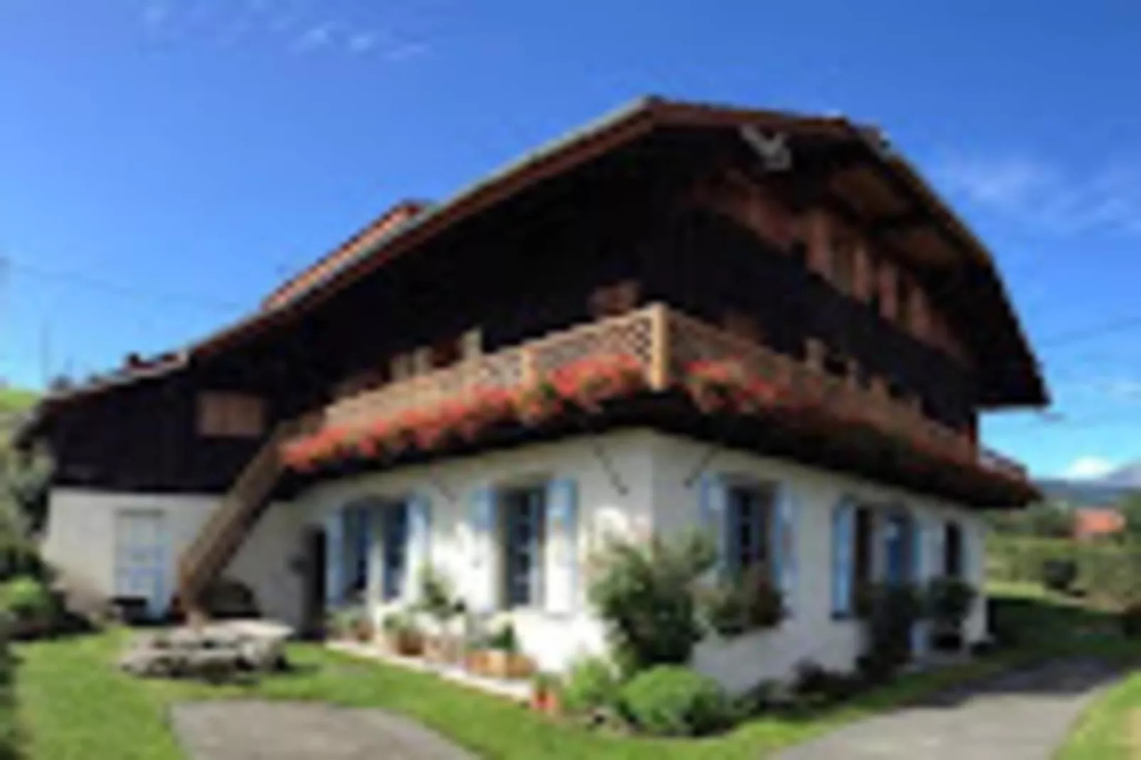 Résidence Les Loges-Buitenkant zomer