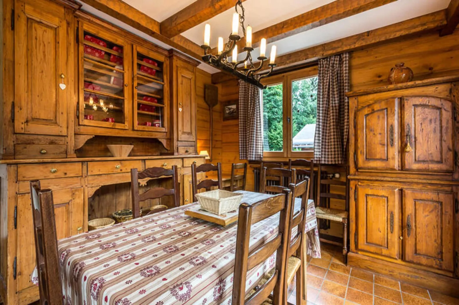 Résidence La Berraz-Eetkamer