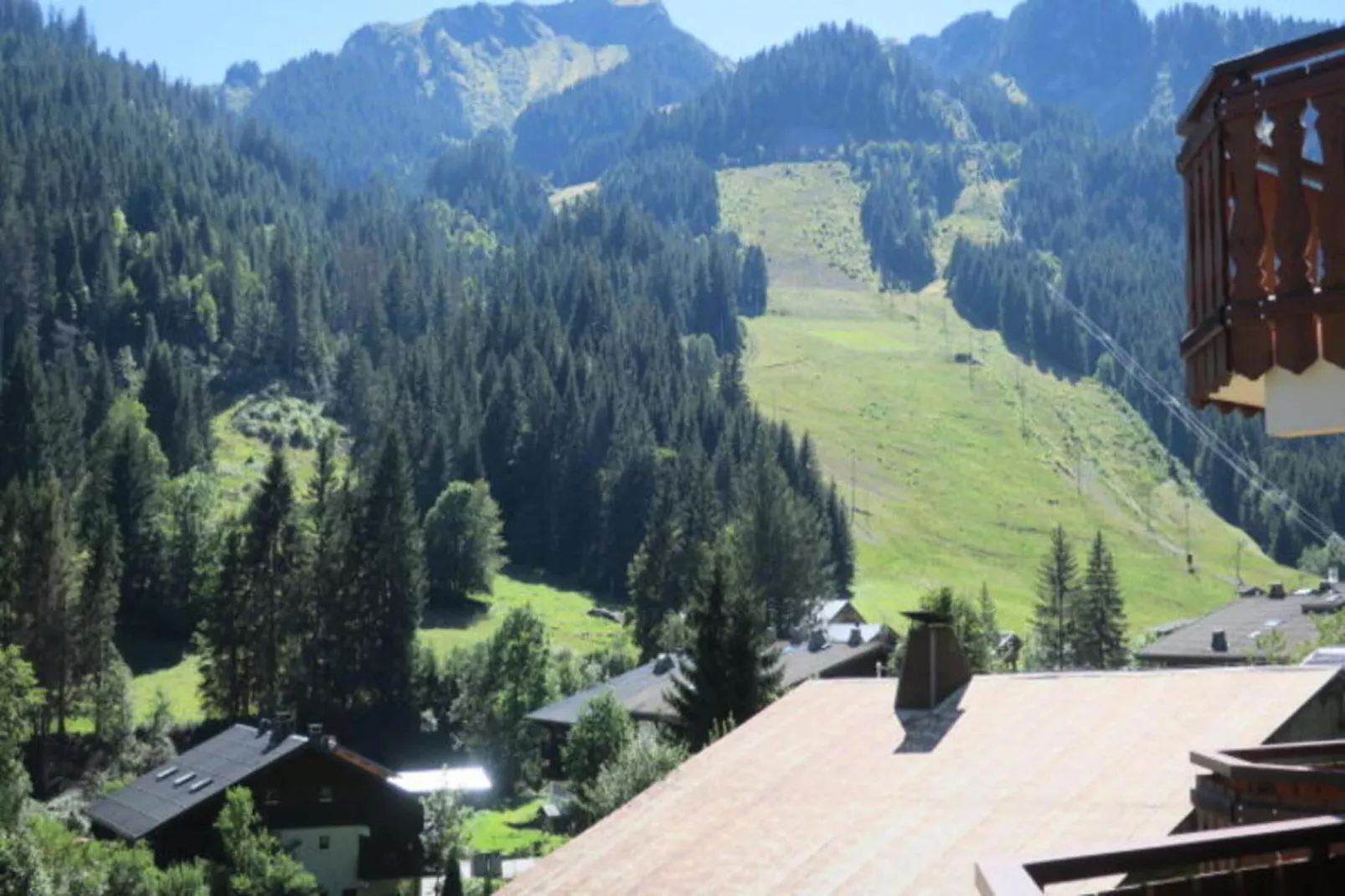 Résidence Les Perthuis-Uitzicht zomer