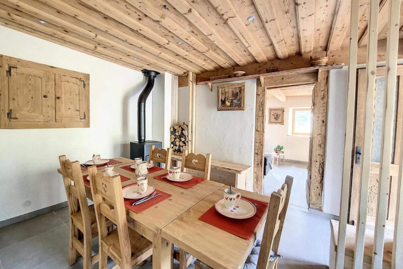 Appartements à Saint Jean d'Aulps-Eetkamer