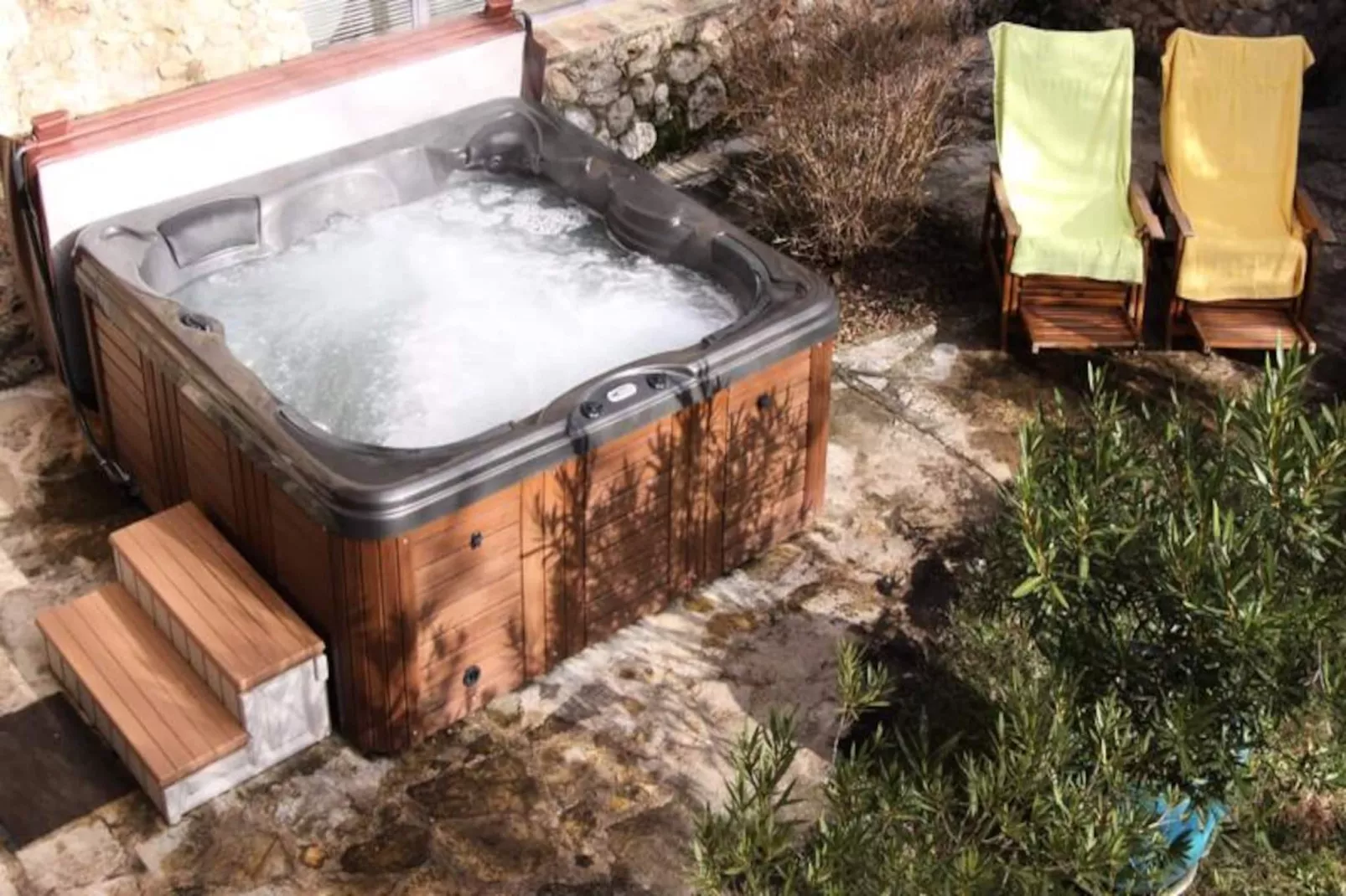 Les Messugues, Mas Proven&ccedil;al Typique Avec Piscine Partag&eacute;e, Nature, Calme-Image-tags.