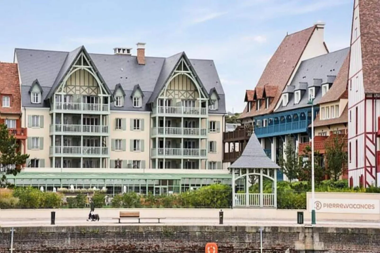 Résidence Presqu'Ile de la Touques-Buitenkant zomer