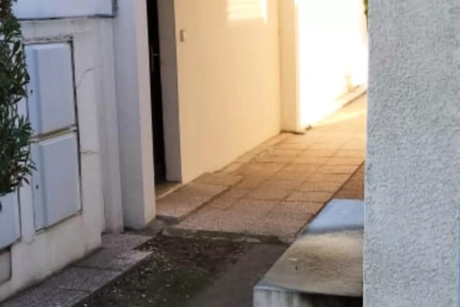 Résidence Marina Lairan Vue Sur L'eau Et Les Bateaux De Port Camargue 2 &eacute;toiles F-Image-tags.