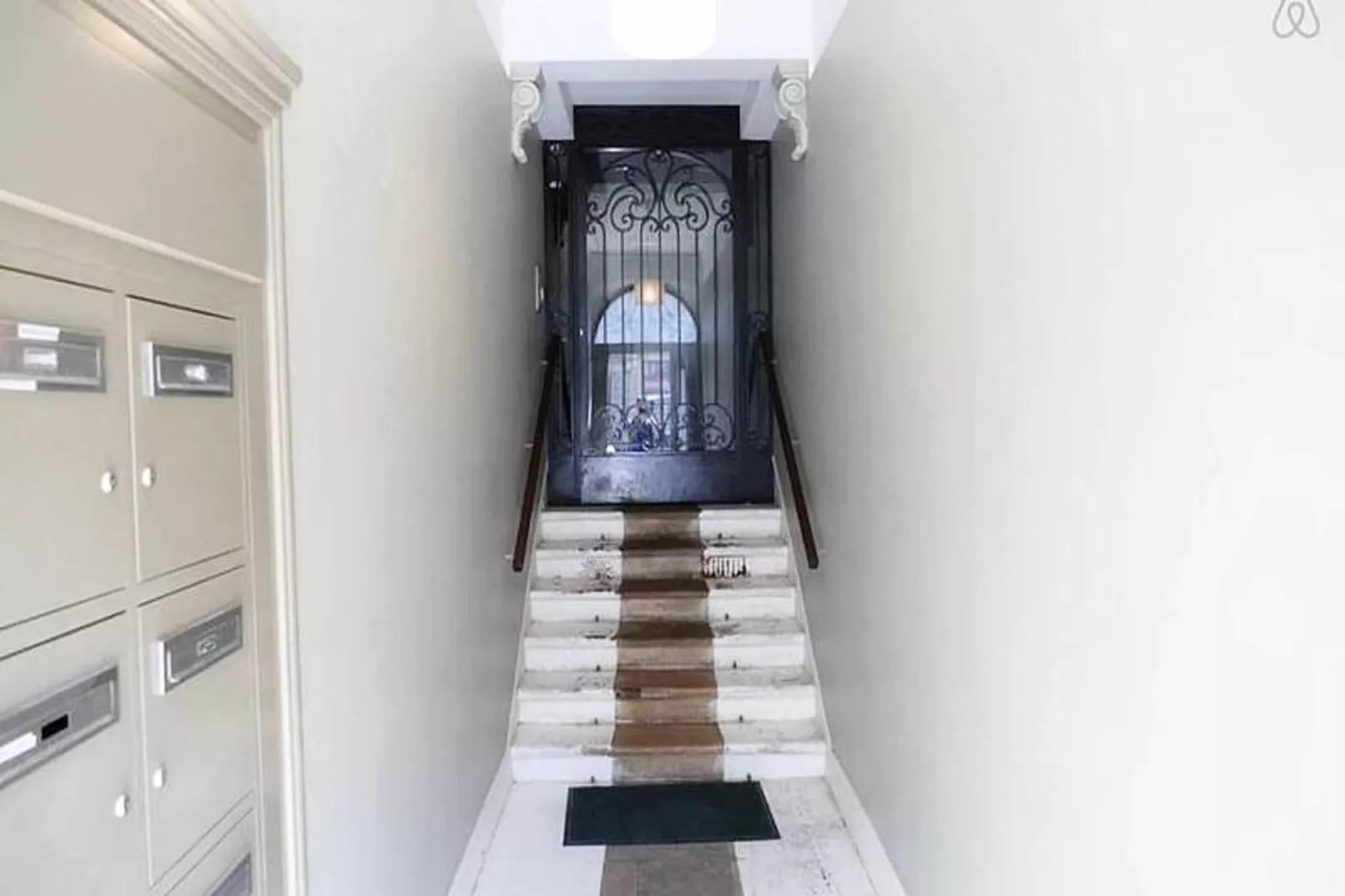 Superbe T2 De Qualit&eacute; Et R&eacute;nov&eacute;, Au Jardin Public, Pour 4 Personnes-Eetkamer