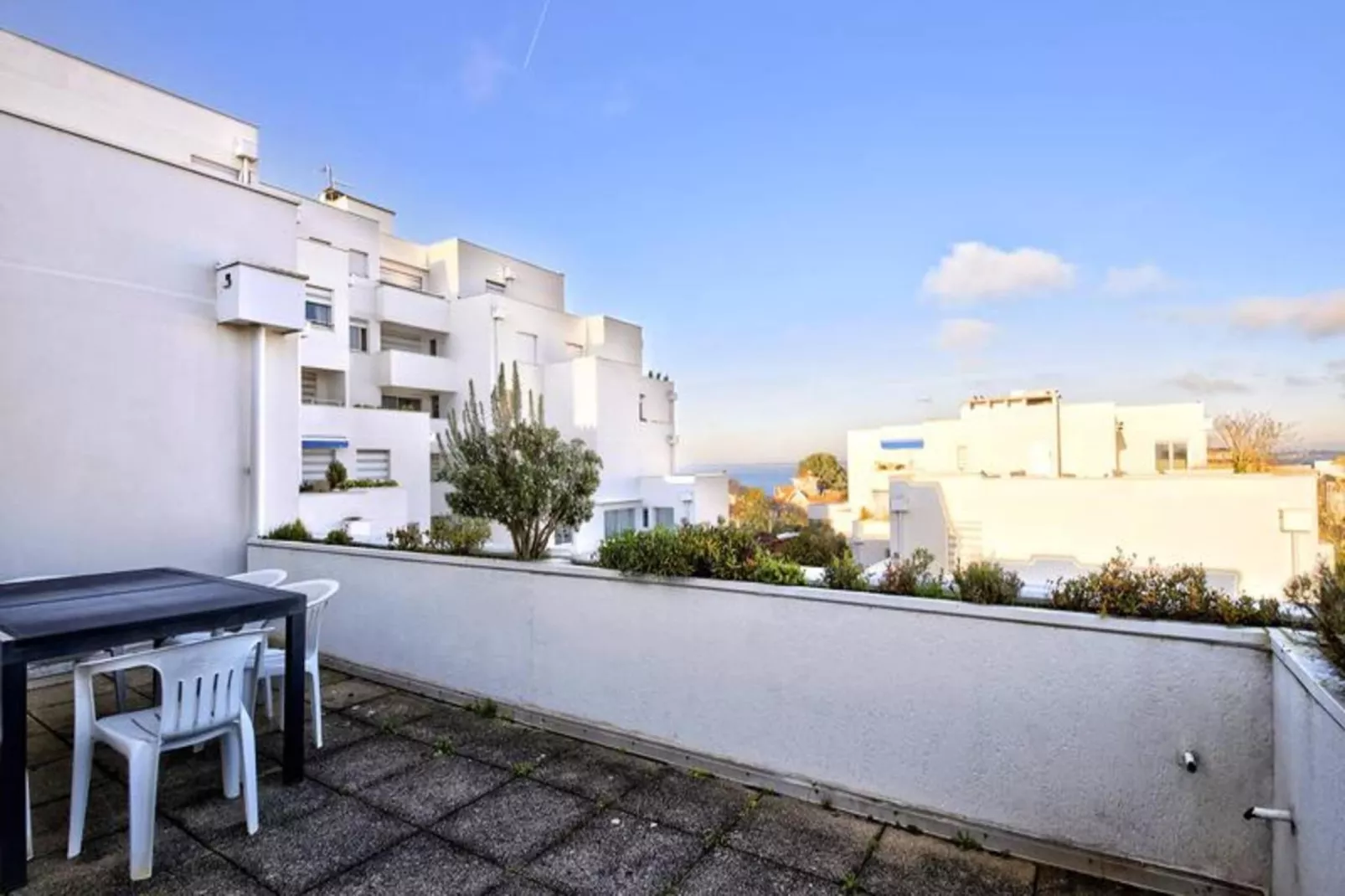 Résidence Les Perlières-Buitenkant zomer