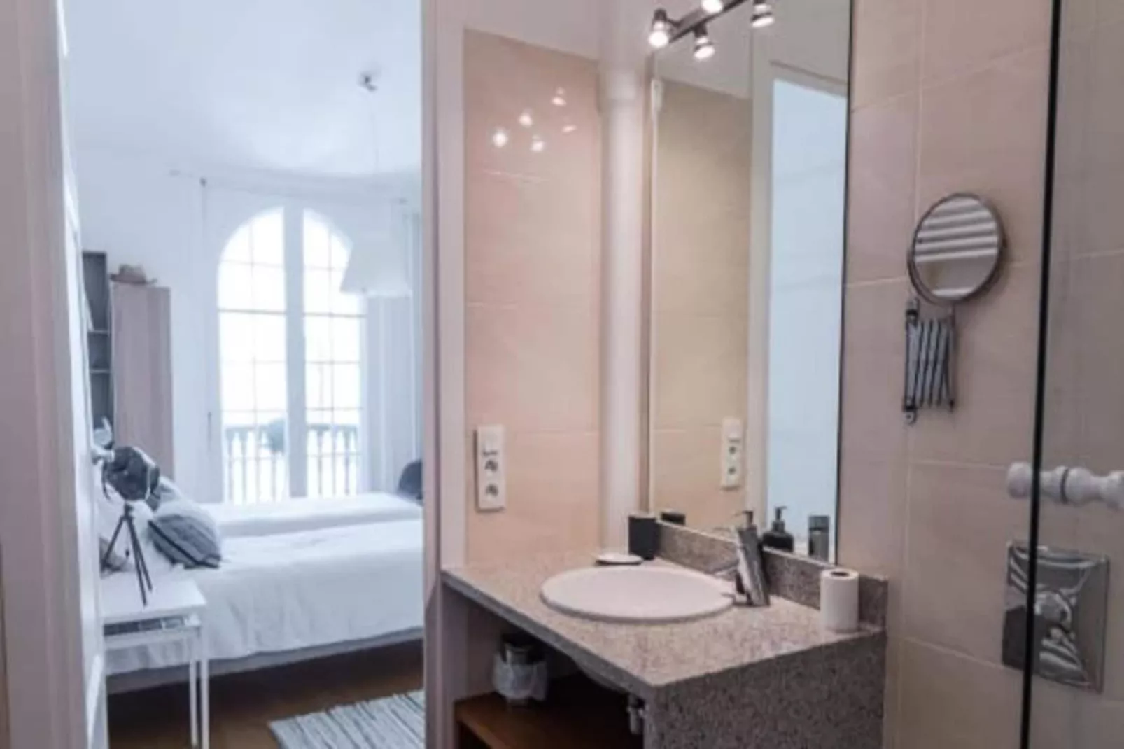 Appartement  Spacieux En Plein Centre-ville-Badkamer