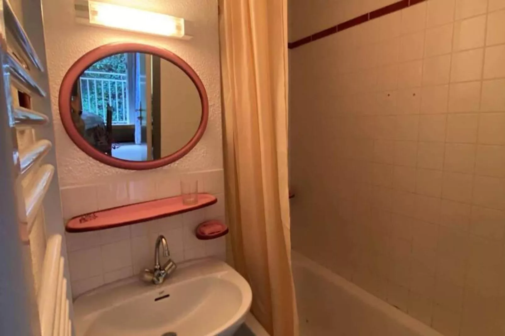 Résidence Astazou-Buitenkant zomer