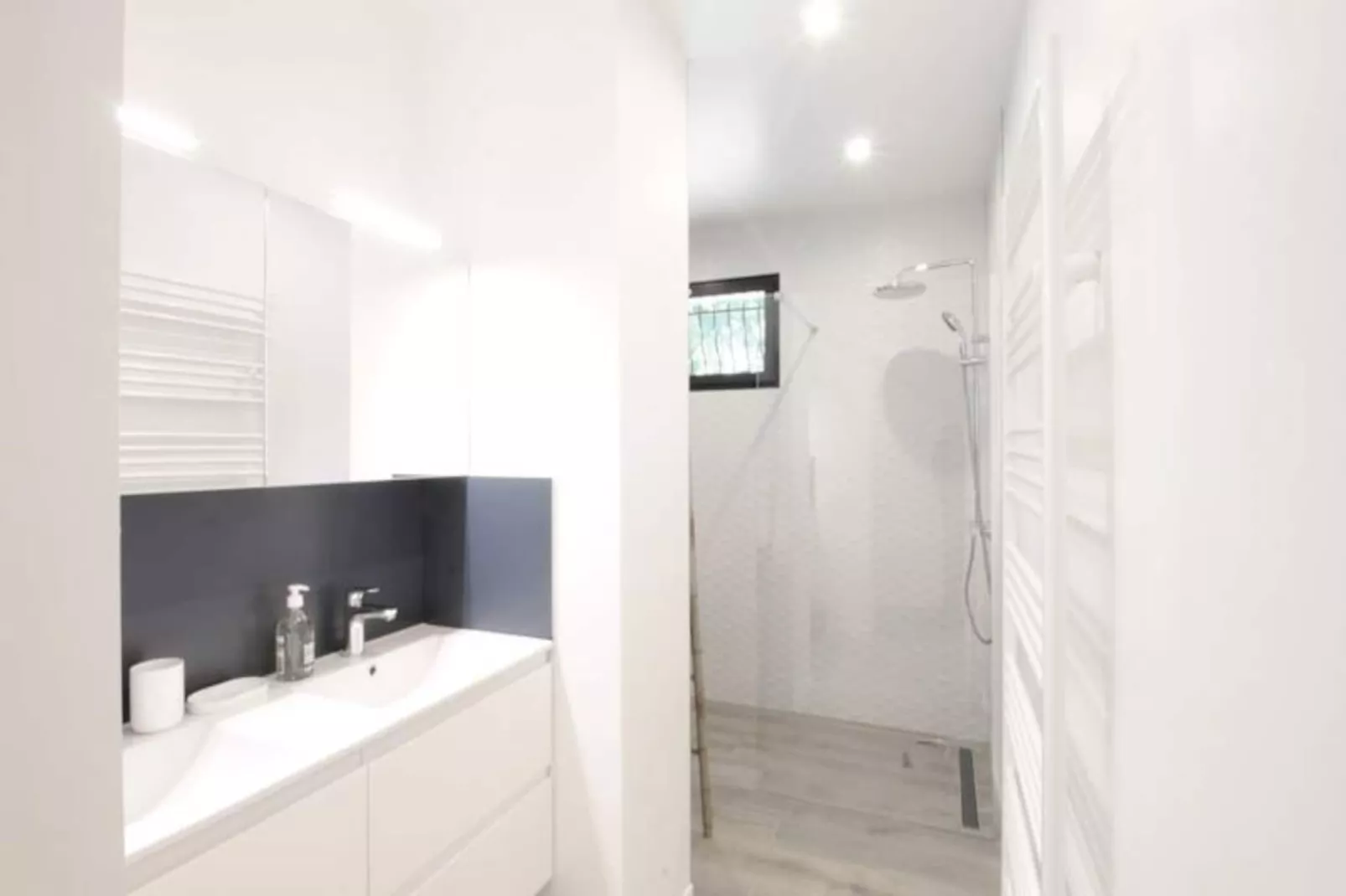 Belle Villa Sur Les Coteaux Du Lac D'aiguebelette!-Image-tags.