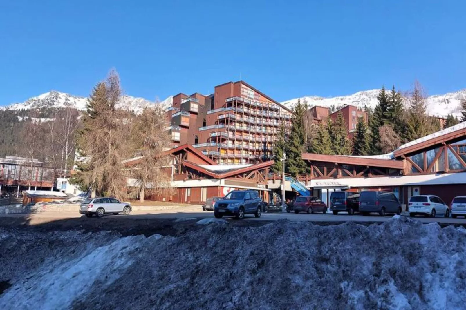 Résidence Miravidi-Buitenkant zomer