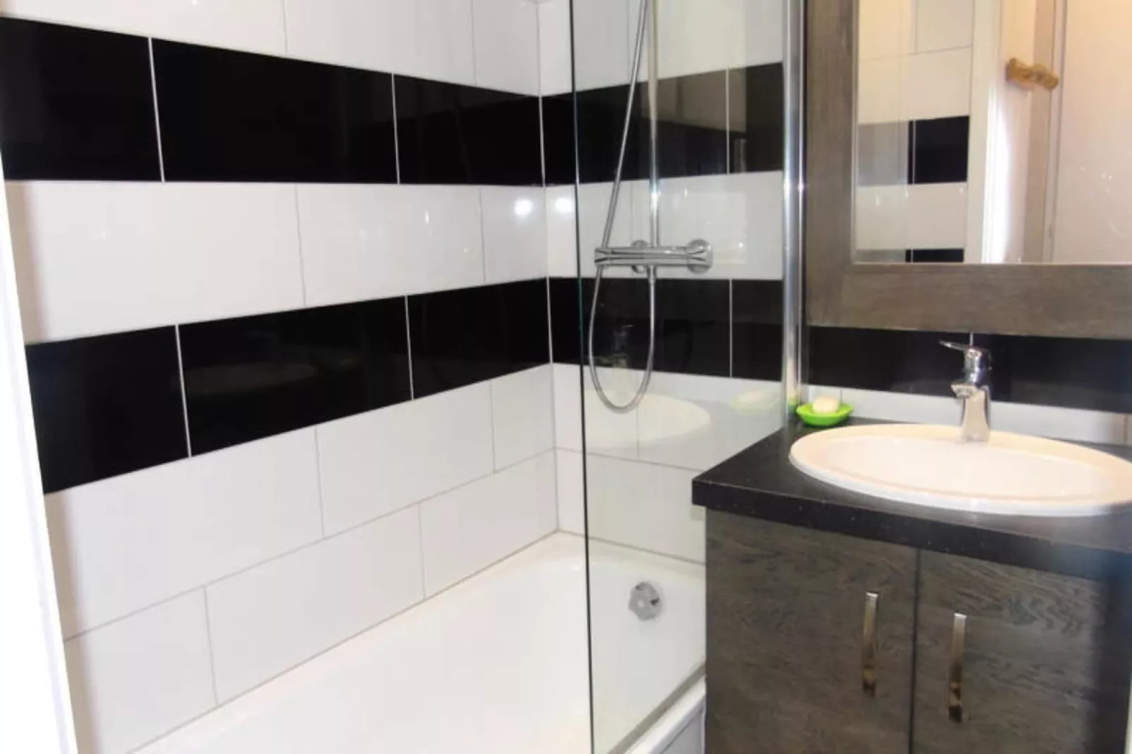 Résidence Les Rives Du Lac-Buitenkant zomer