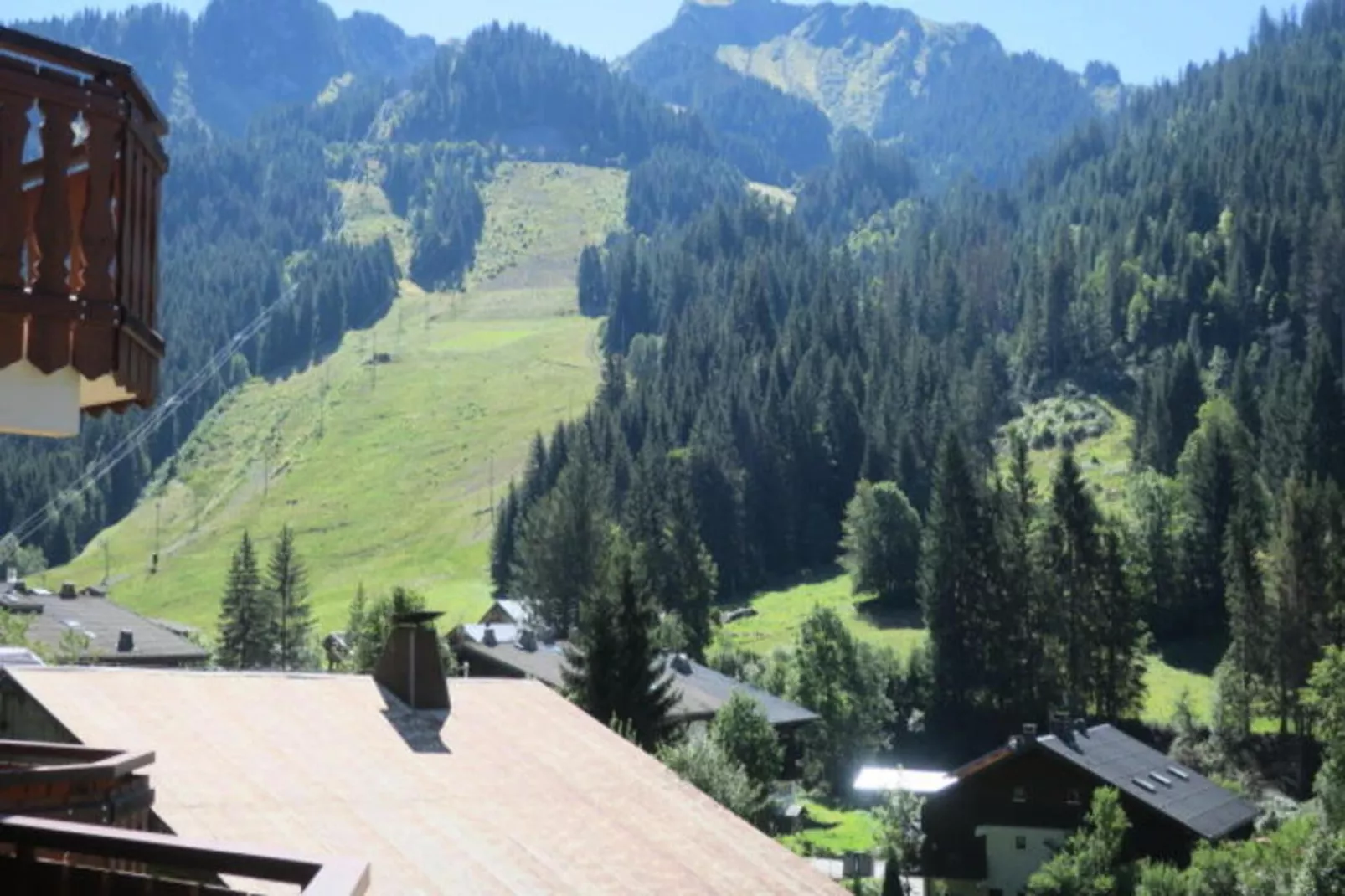 Résidence Les Perthuis-Uitzicht zomer