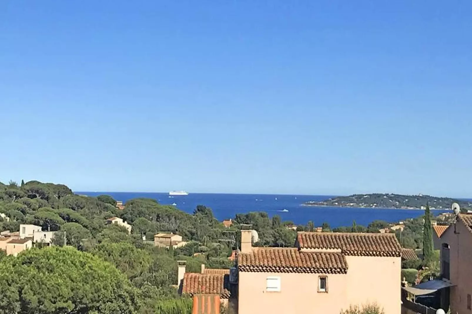 Résidence Bastides De Guerrevieille-Uitzicht zomer