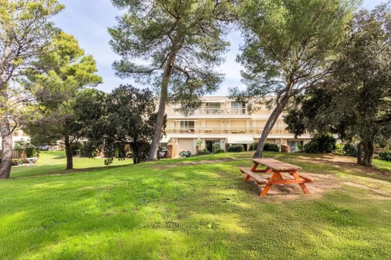 Résidence Pierre & Vacances La Corniche d'Or-Tuinen zomer