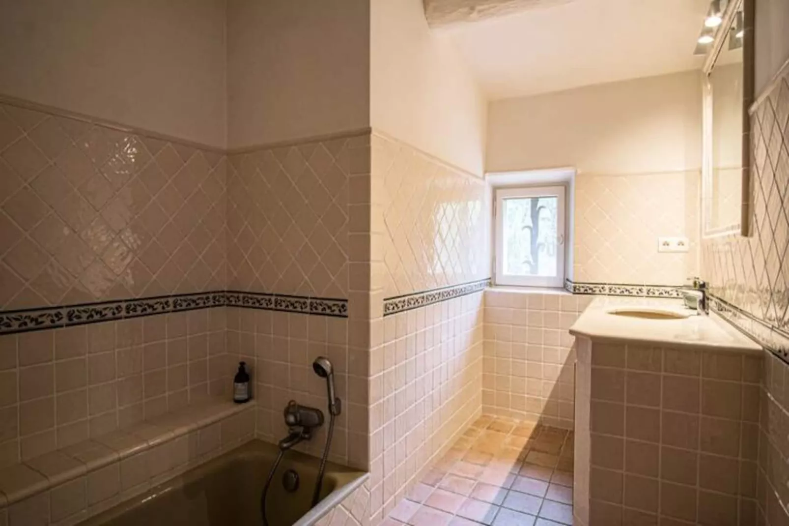 Propri&eacute;t&eacute; D'exception Au Coeur Du Luberon-Image-tags.