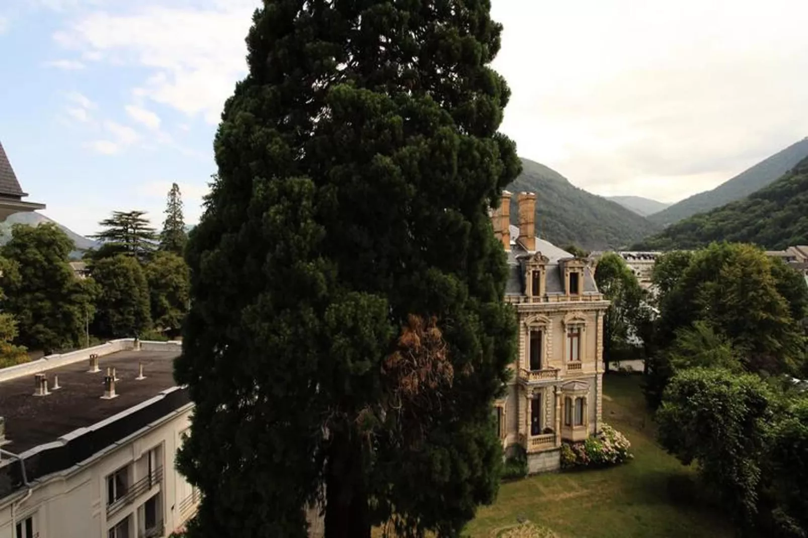Résidence Pyrenees Palace-Uitzicht zomer