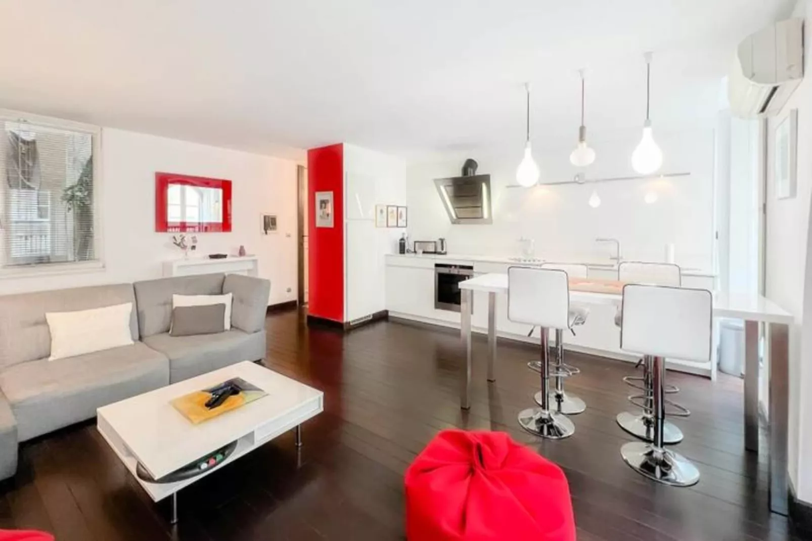 Appartement De Haut Standing Authentique Situ&eacute; Au Coeur Du Triangle D'or-Buitenkant zomer