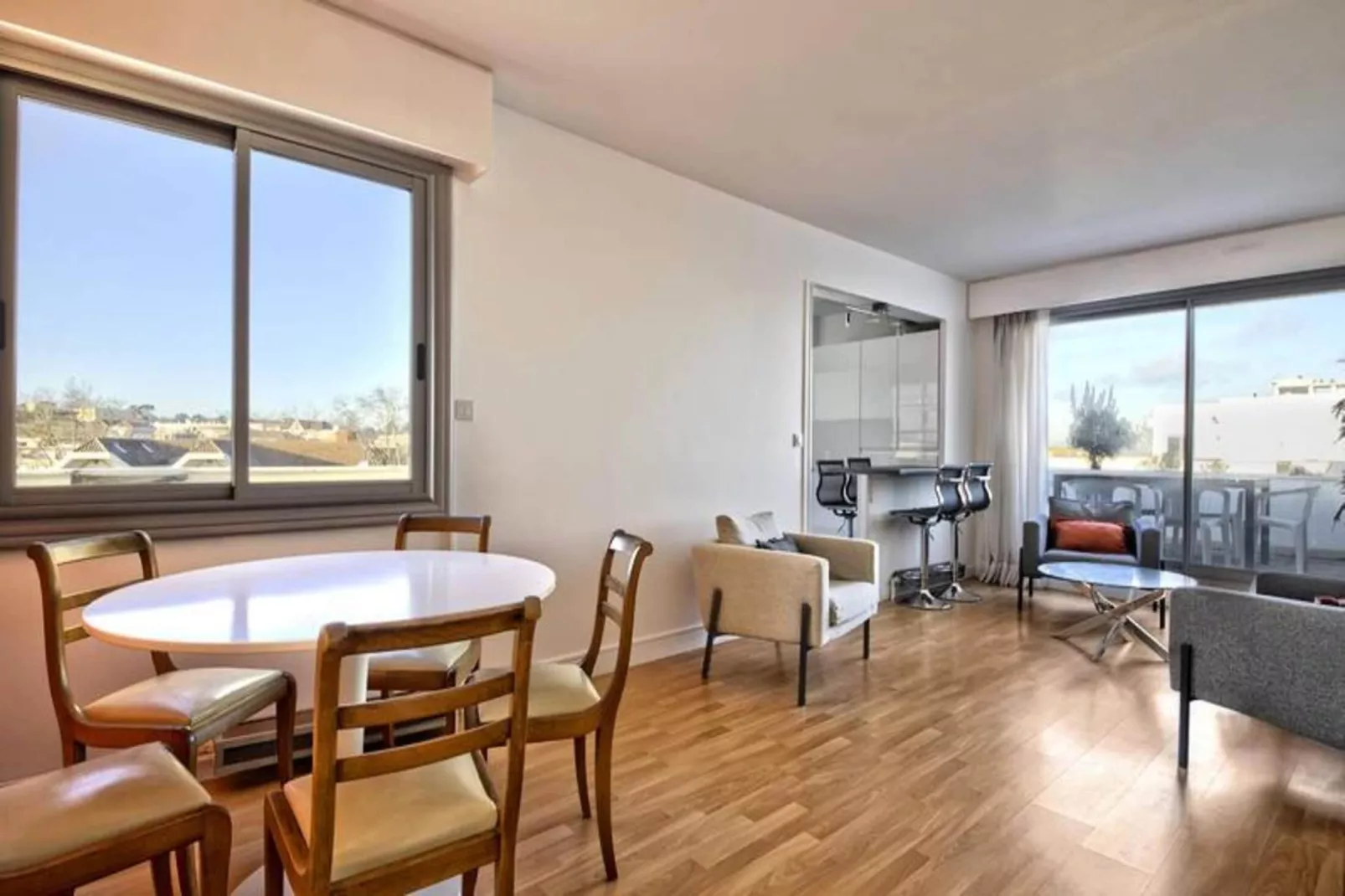 Résidence Les Perlières-Buitenkant zomer