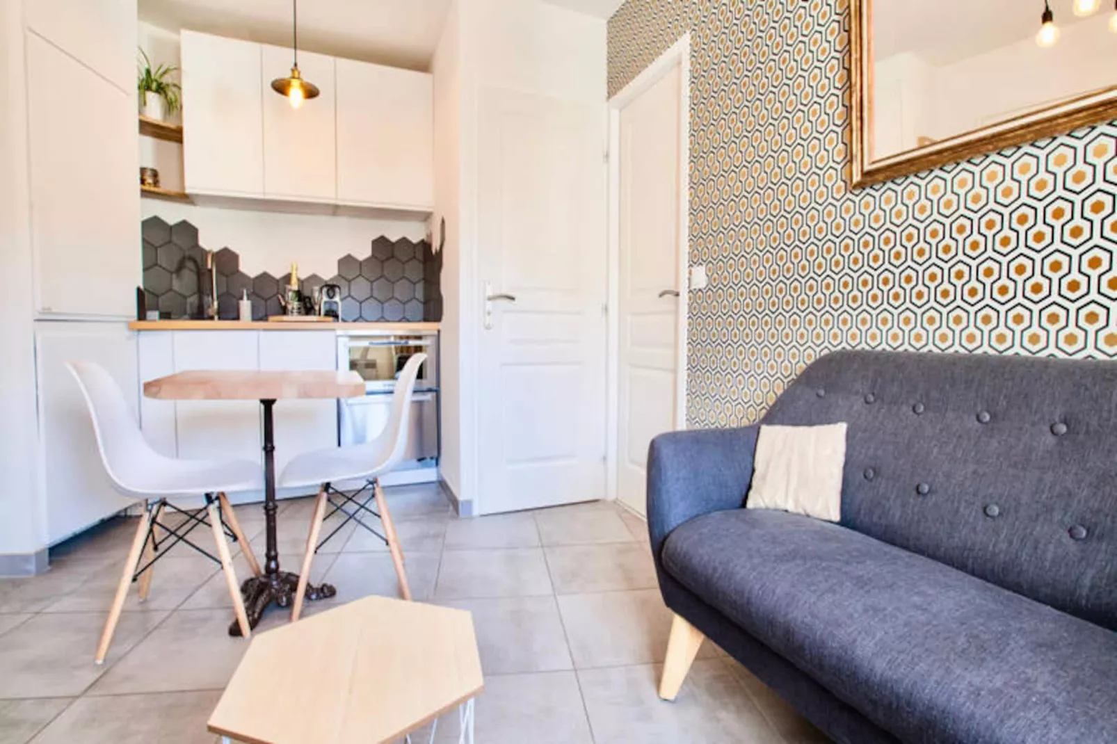 Les Toits De L'argenterie-Image-tags.