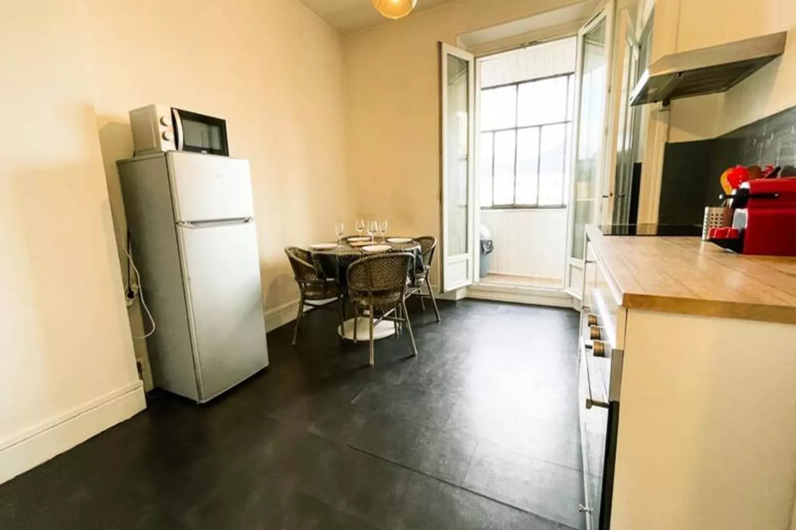 Pretty Light In Grenoble ☀ T2-Eetkamer