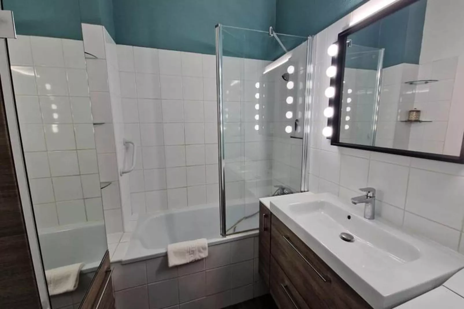 Le Victor Hugo 🖼️ T4 Hyper Centre-Badkamer