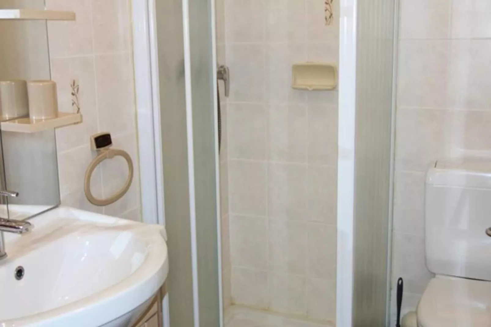 Résidence Choucas-Badkamer