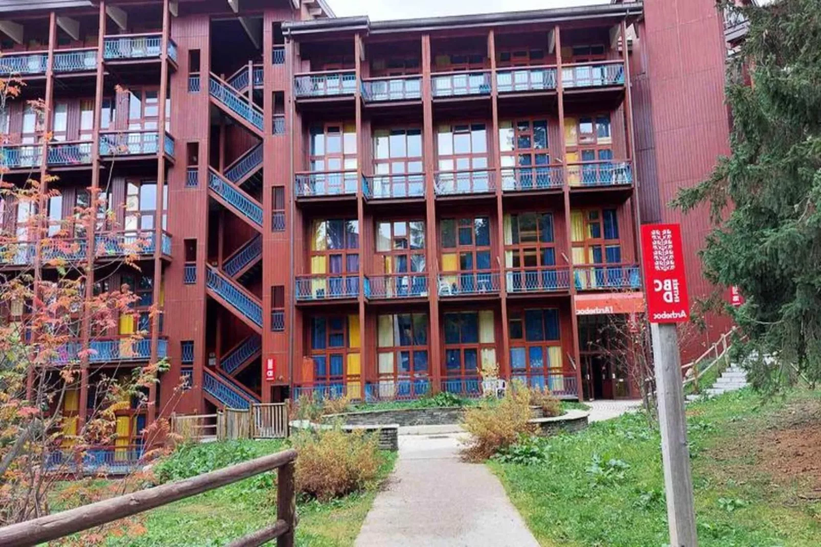 Résidence Archeboc-Buitenkant zomer