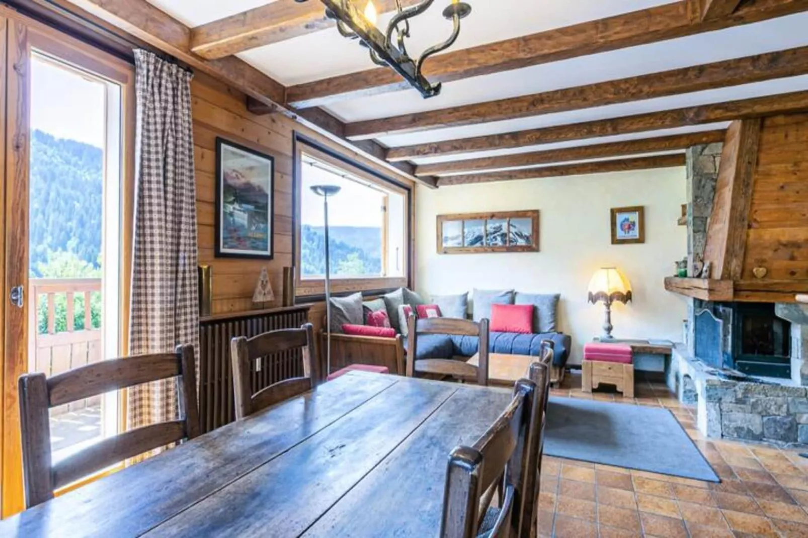 Résidence La Berraz-Eetkamer