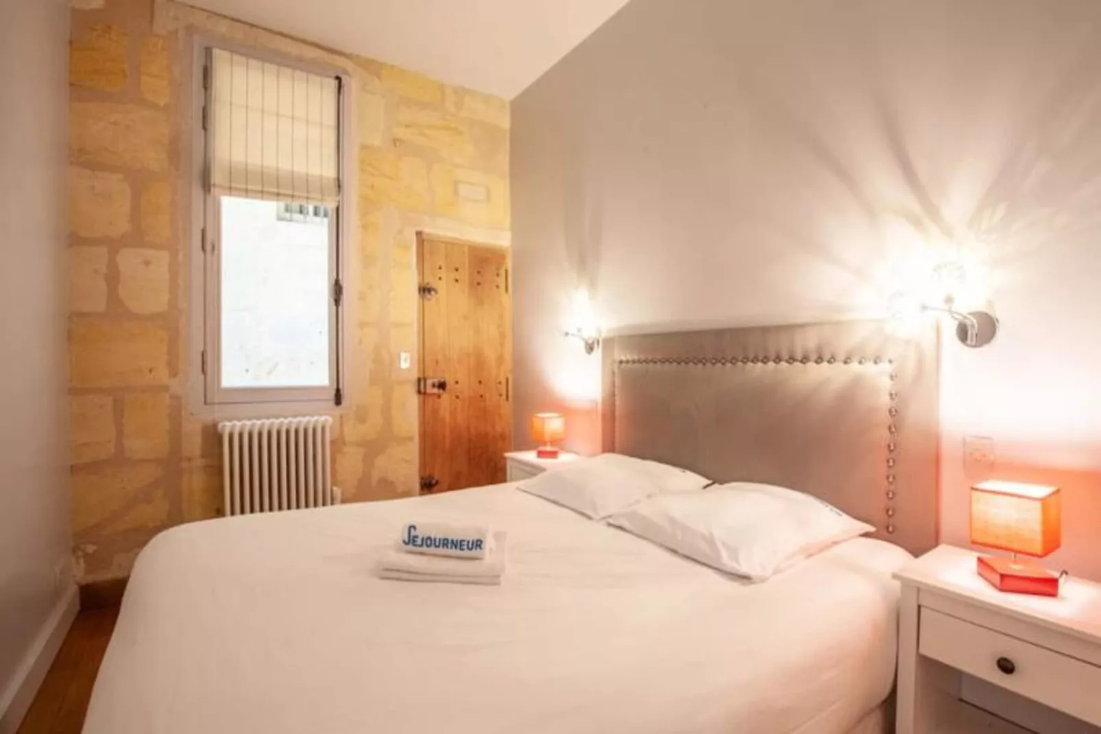 Superbe Appartement &agrave; La Belle Pierre Pour 4 Dans La Rue Des Antiquaires-Buitenkant zomer