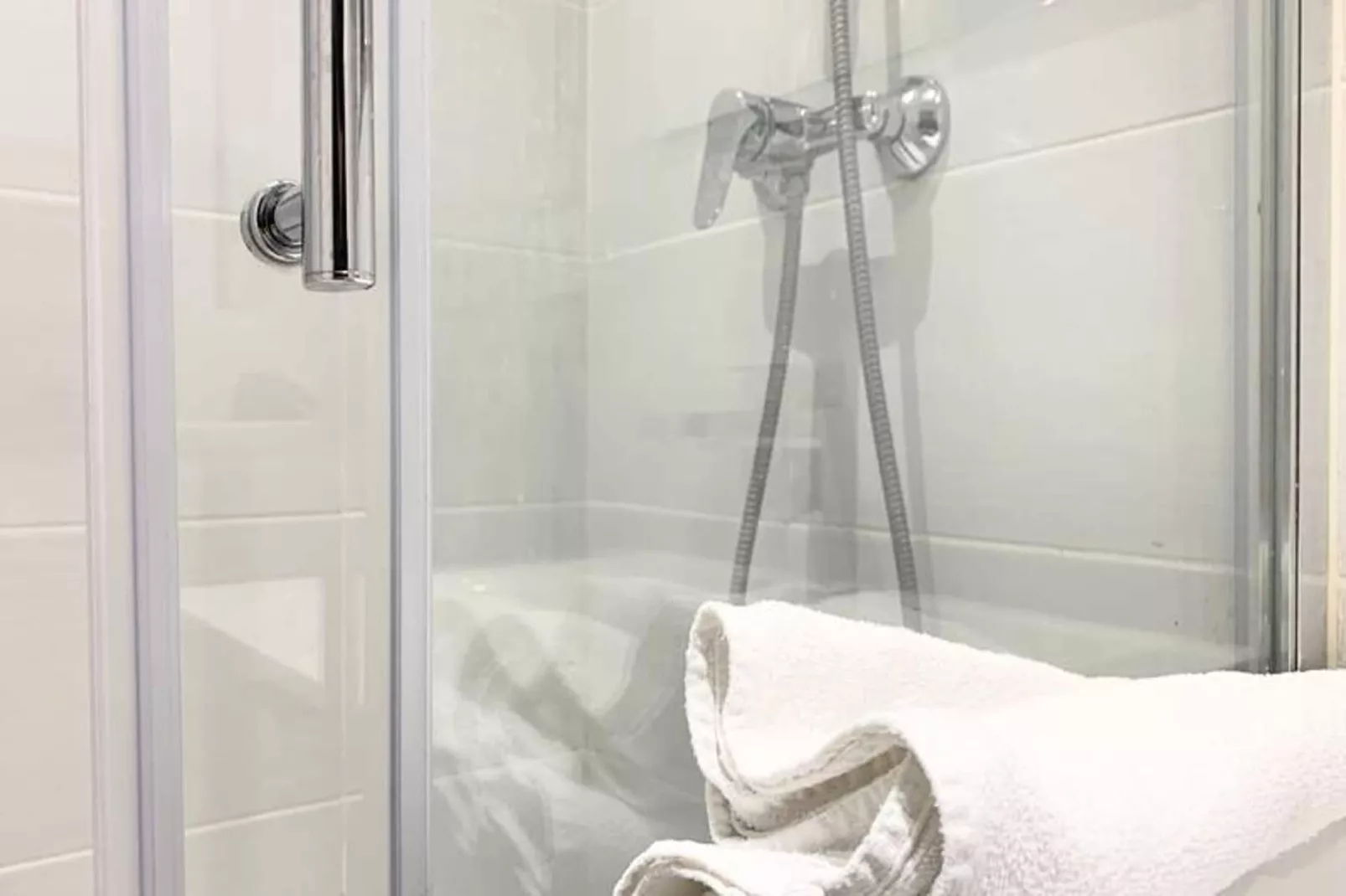 | Light Pink |t2 Proche Jaur&egrave;s, Estacade | Lumineux 🦩-Badkamer