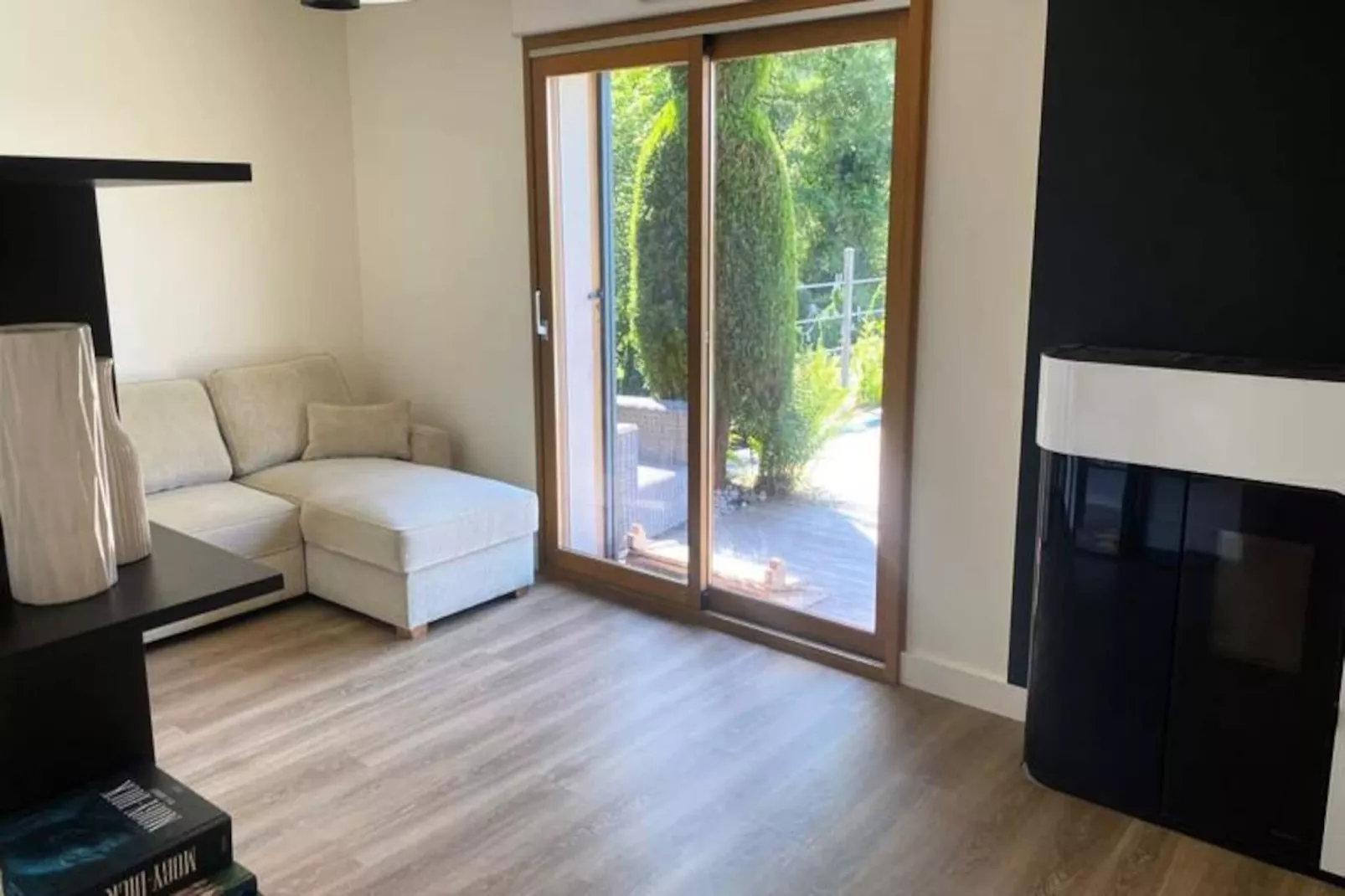 Belle Villa Avec Piscine Jacuzzi Et Vue Lac-Image-tags.