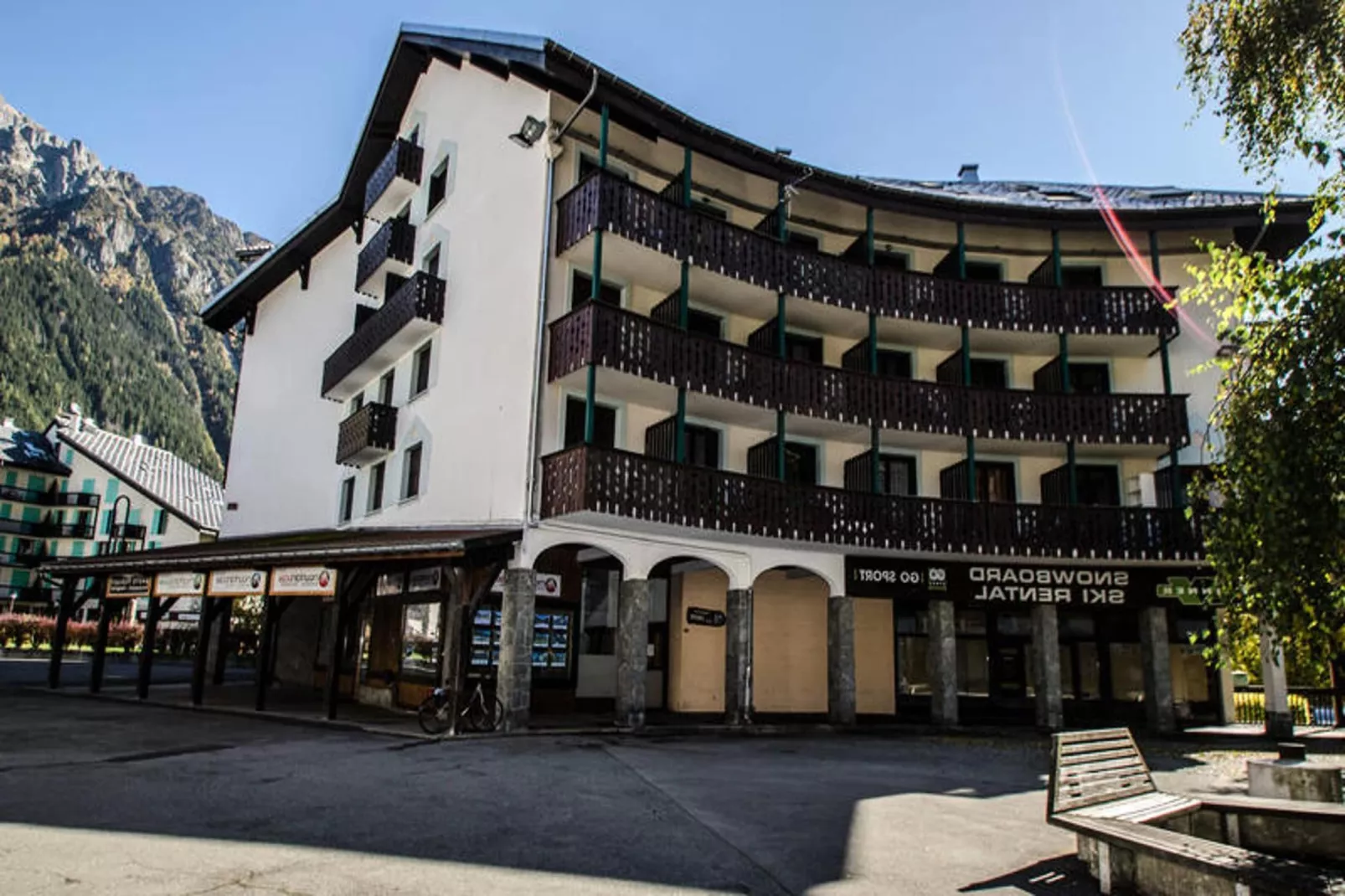 Résidence Iris-Buitenkant zomer