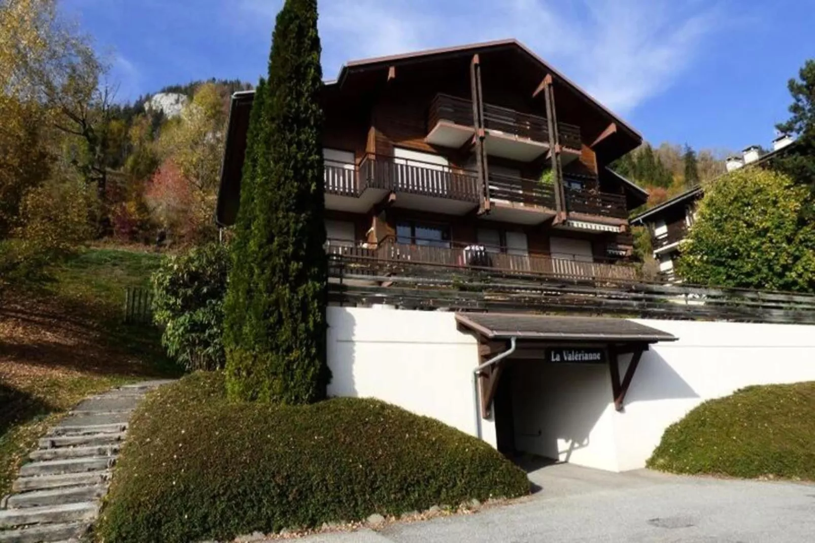 Résidence Valerianne-Buitenkant zomer