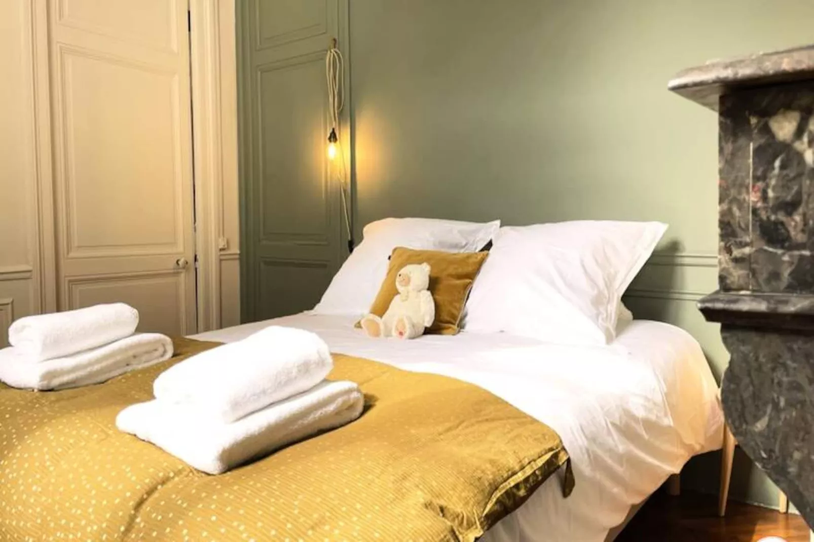 🌟 Le Crosne - Parking - Standing - Calme-Image-tags.