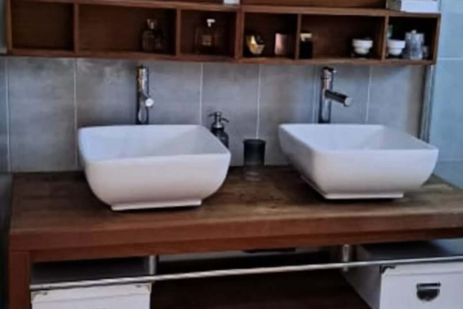 Villa Tyno-Image-tags.