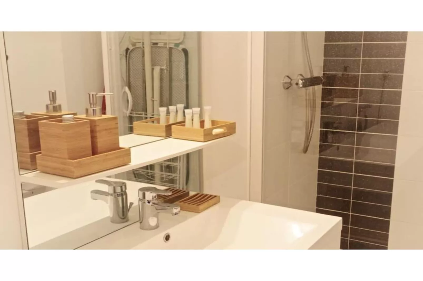 Appartement Charmant Et Moderne Pour 4 Avec Parking, Proche Cit&eacute; Du Vin-Badkamer