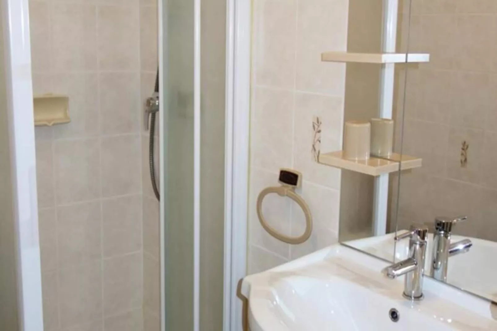 Résidence Choucas-Badkamer