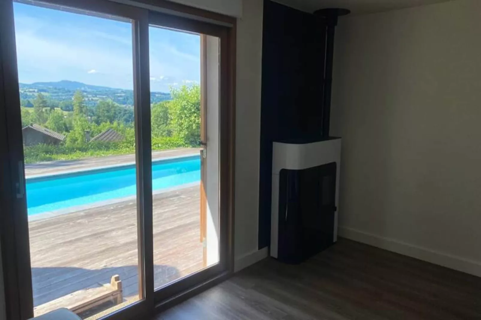 Belle Villa Avec Piscine Jacuzzi Et Vue Lac-Image-tags.