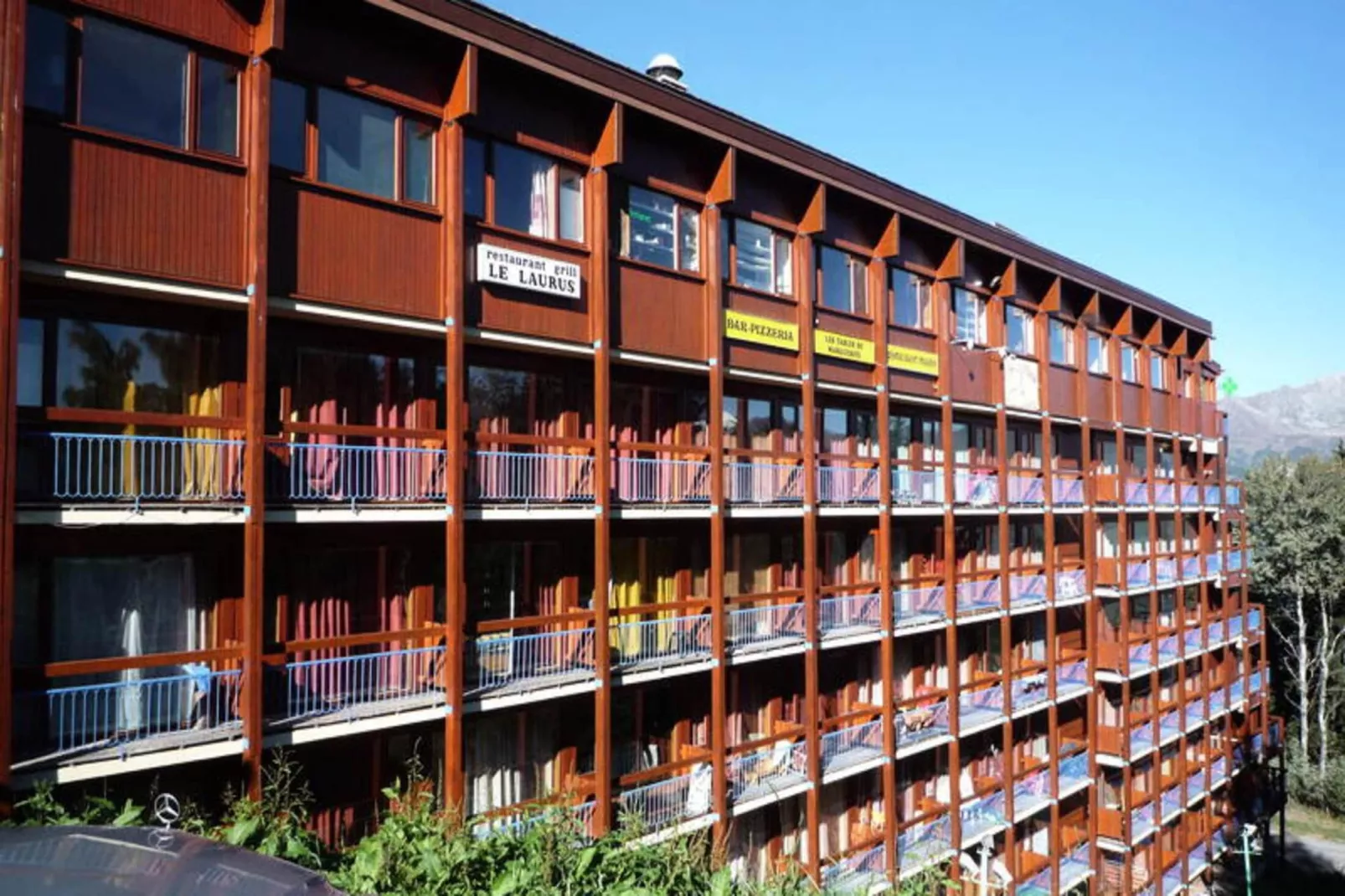 Résidence Miravidi-Buitenkant zomer