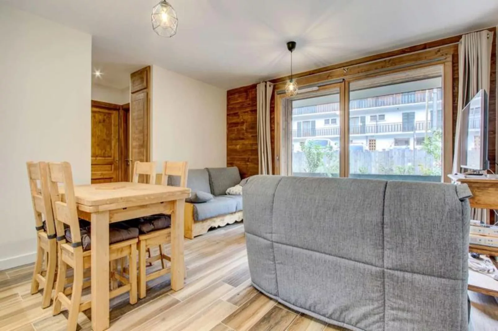 Résidence Le Lapia-Buitenkant zomer