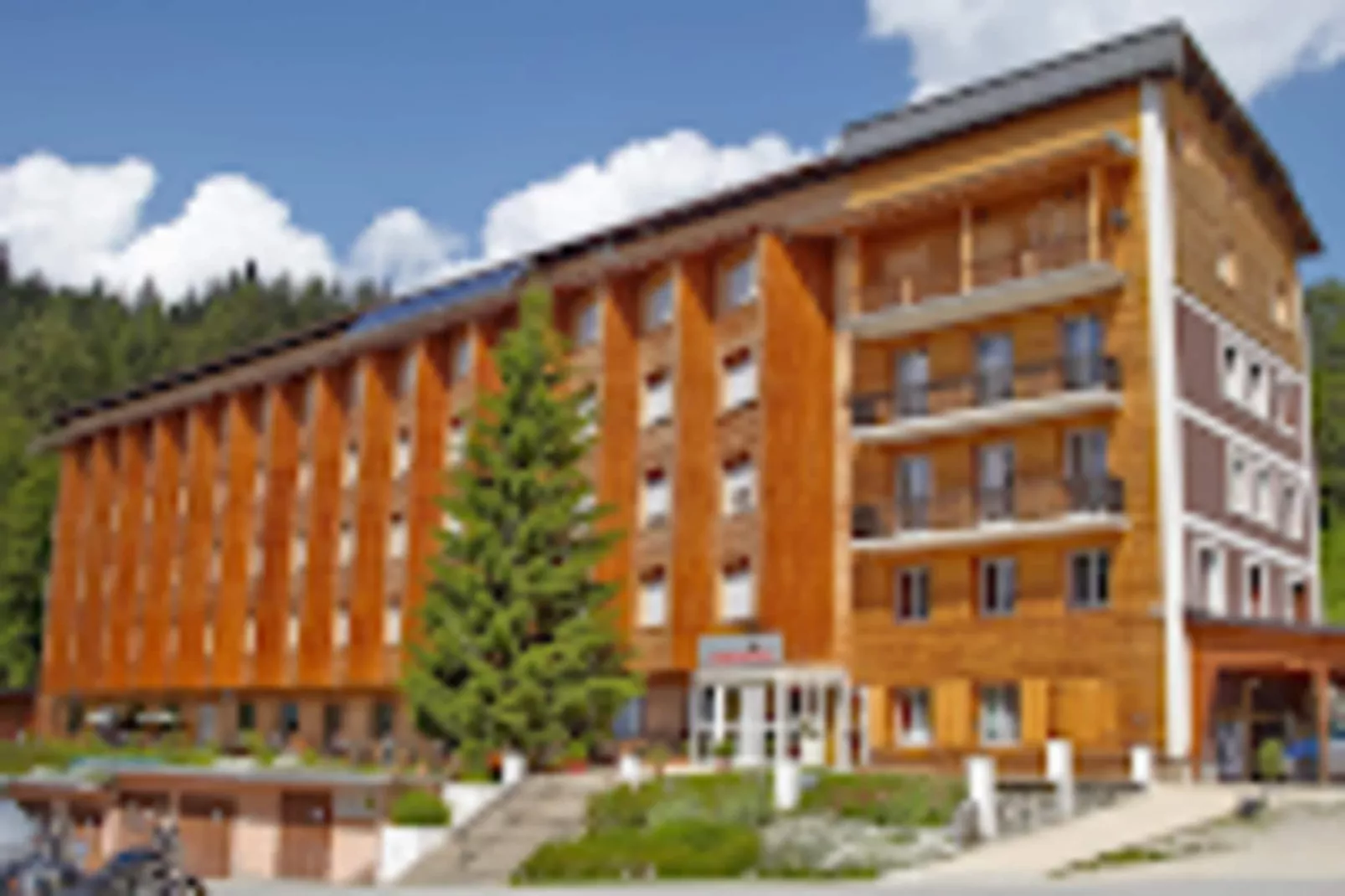 Résidence Les Loges-Buitenkant zomer