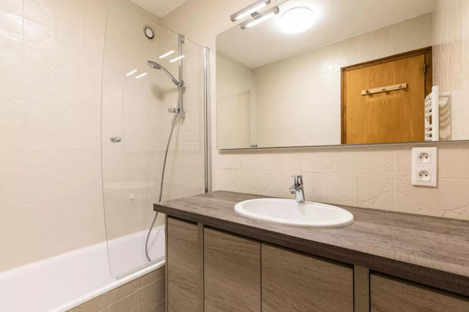 Résidence Moutelette-Badkamer