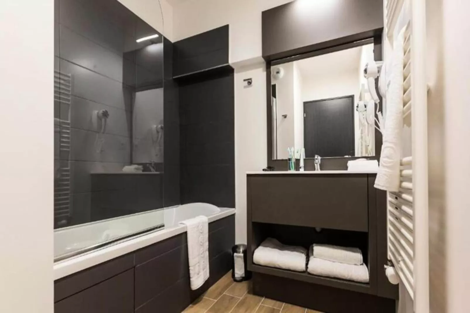 Résidence Prestige Odalys Isatis****-Badkamer