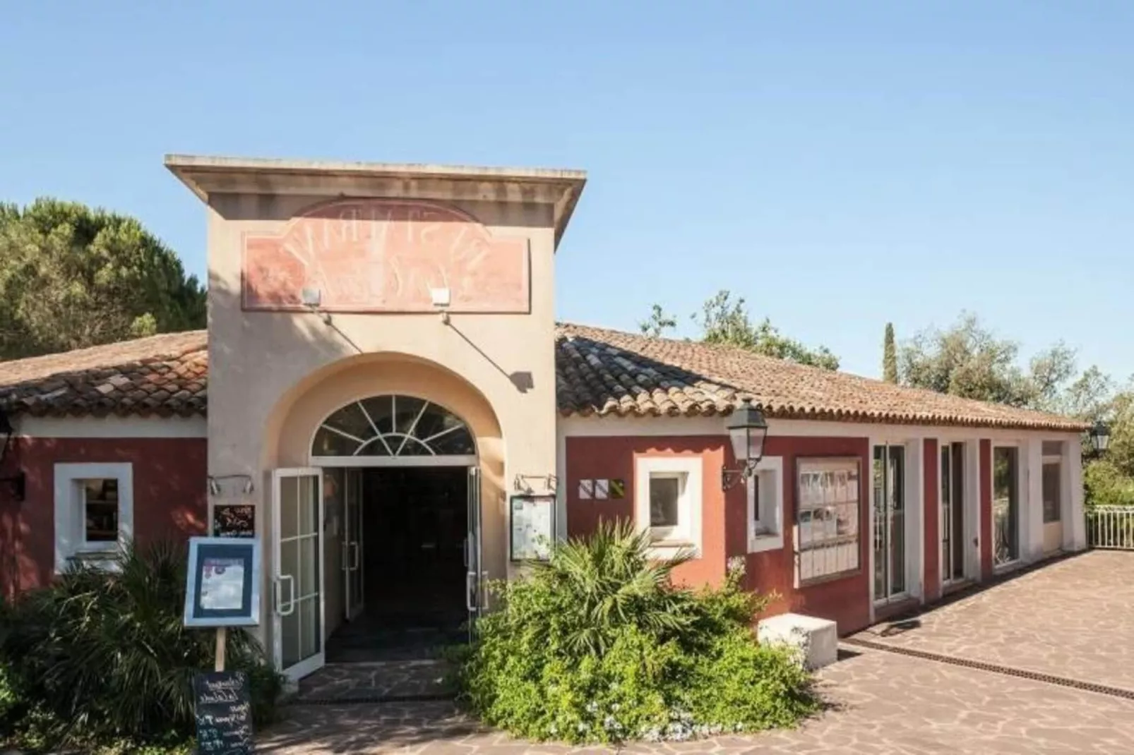 Les Appartements aux Restanques du Golfe de St Tropez - maeva Home-Buitenkant zomer