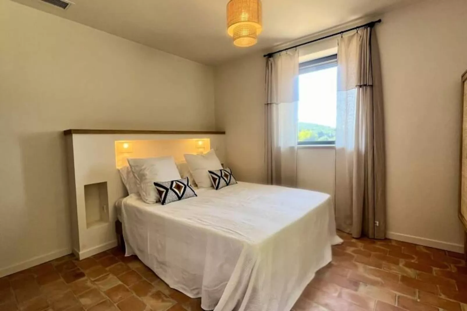 Mas Jas Du M&eacute;ou, Une &eacute;vasion Proven&ccedil;ale-Image-tags.