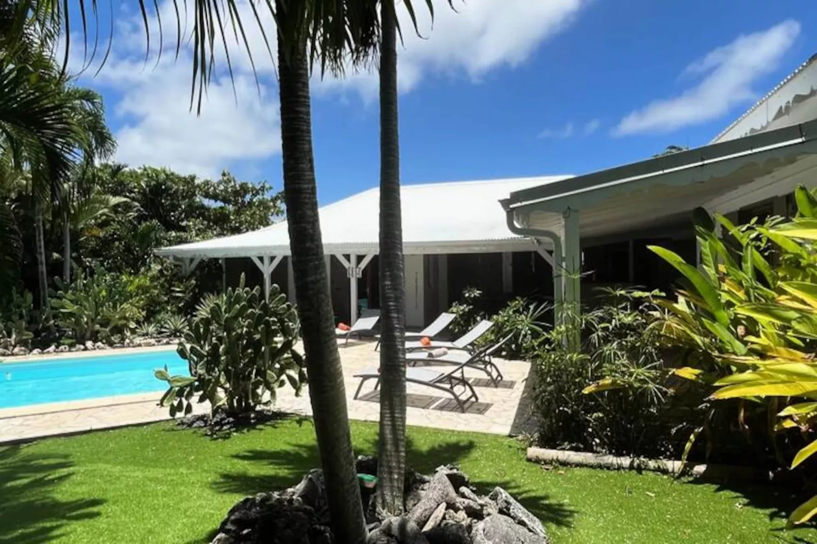 Villa Secr&egrave;te-Image-tags.