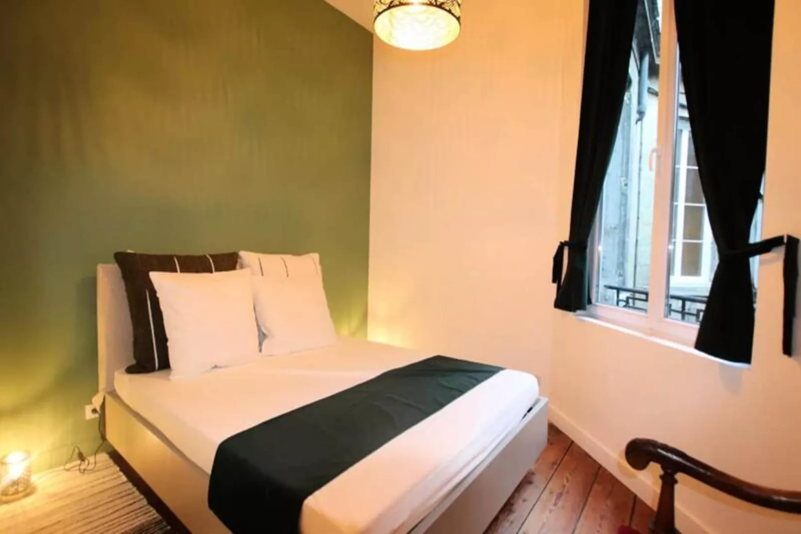 Charmant Et Rayonnant Appartement De 55 M&sup2; Situ&eacute; Dans Le Coeur De Bordeaux-Overloop