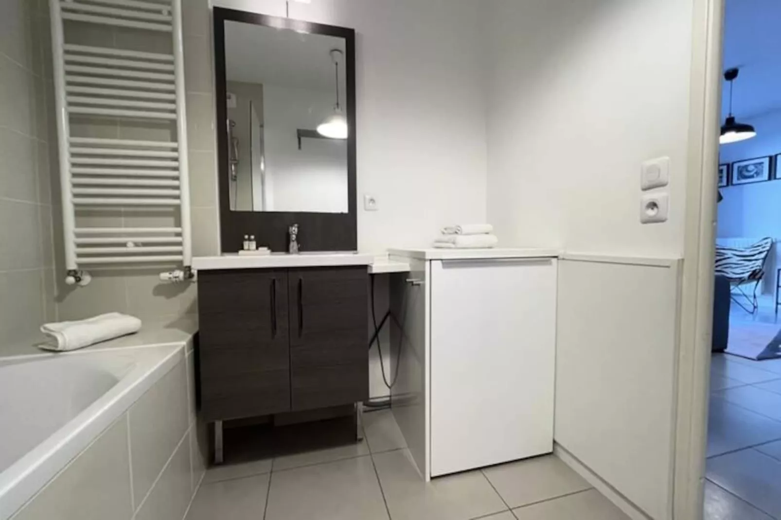 Appartement Rayonnant Et Moderne Tr&egrave;s Bien Situ&eacute;, Proche De La Cit&eacute; Du Vin-Image-tags.